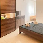 Xl - Sleeps 10 People 公寓 Pietà