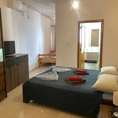 Xl - Sleeps 10 People * Pietà