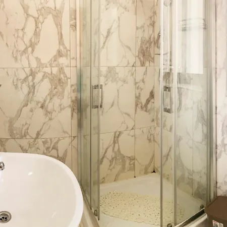 Xl - Sleeps 10 People *