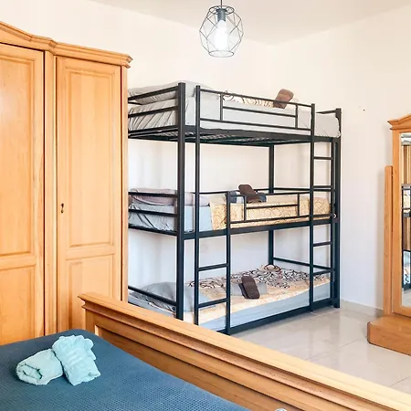 Apartment Xl - Sleeps 10 People Pietà