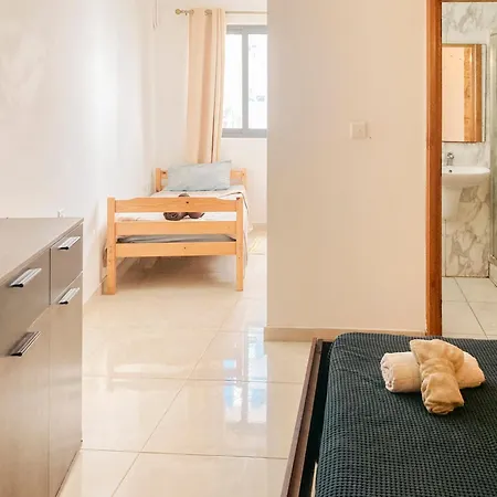Xl Home, 4br 4bath Near Valletta & Sliema Apartment Pietà