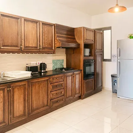 Apartment Xl - Sleeps 10 People *