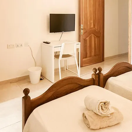 Xl - Sleeps 10 People Apartment