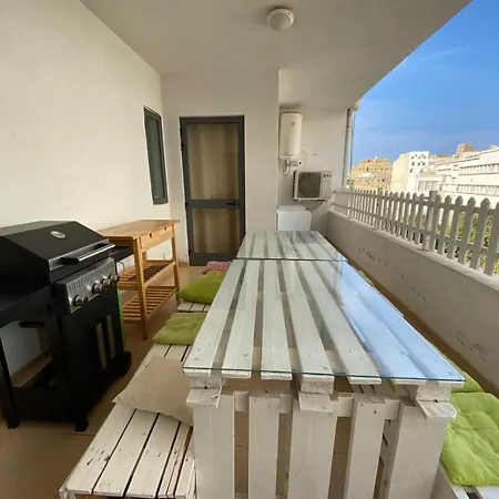 Xl - Sleeps 10 People Apartment *