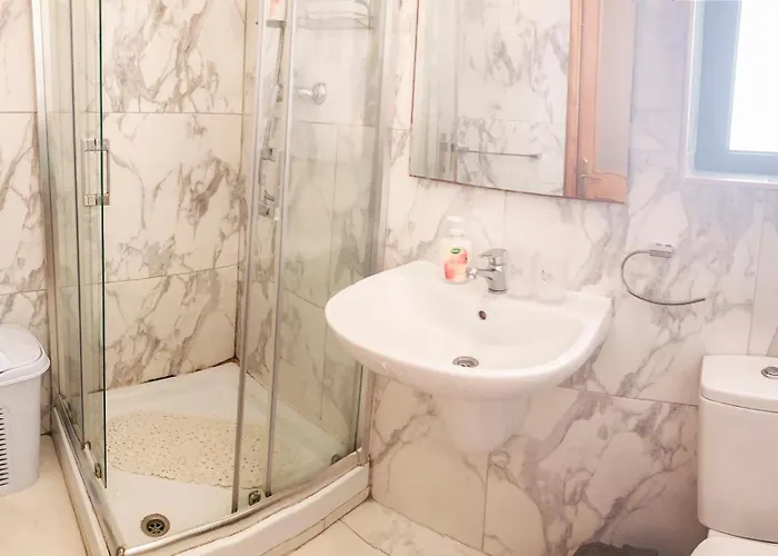 Xl - Sleeps 10 People Pieta