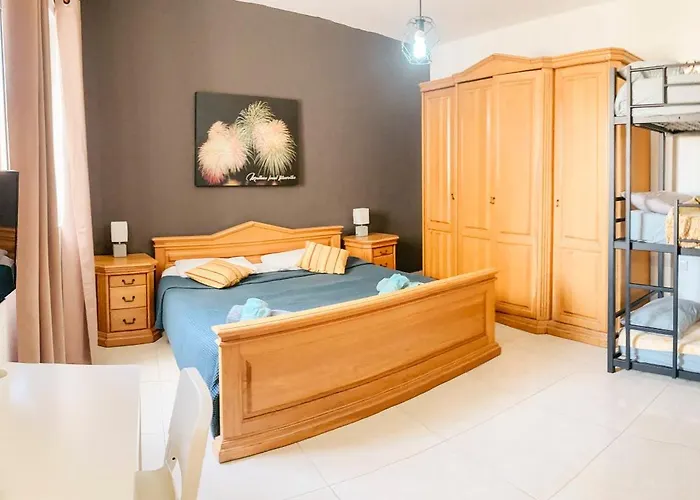 Apartment Xl - Sleeps 10 People *