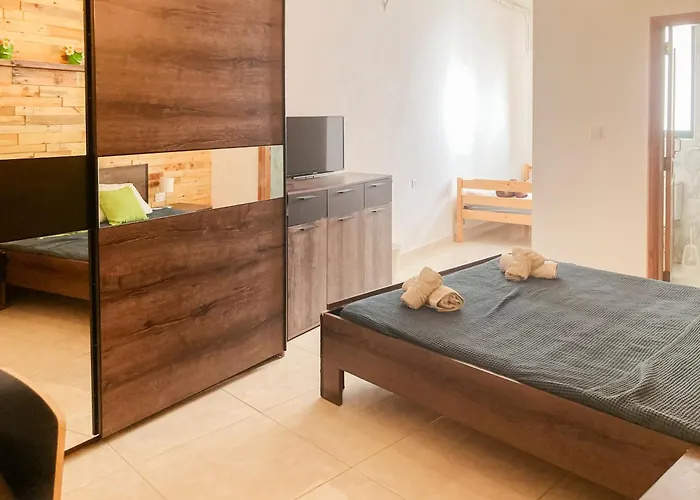 Xl - Sleeps 10 People Apartman Pietà