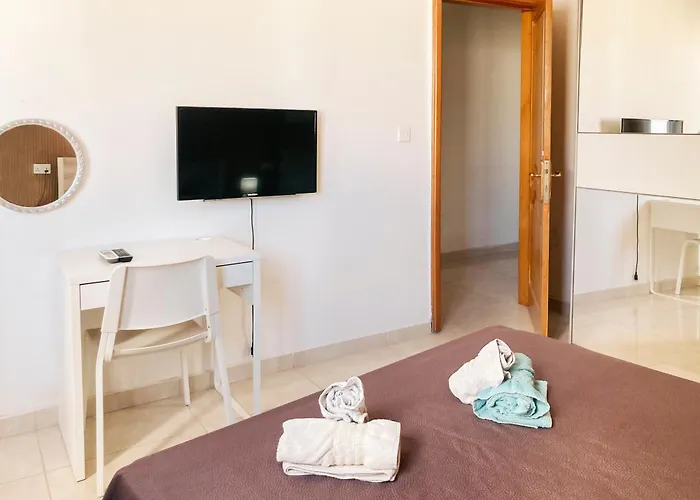 Xl - Sleeps 10 People Pieta