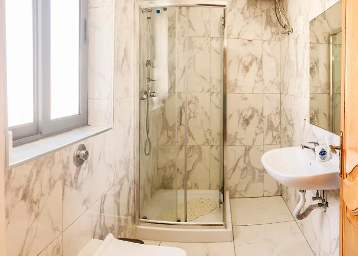 Xl - Sleeps 10 People