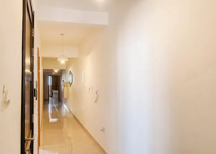 Xl - Sleeps 10 People