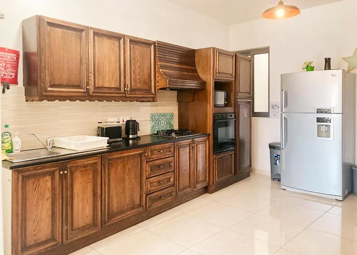 Apartment Xl - Sleeps 10 People *