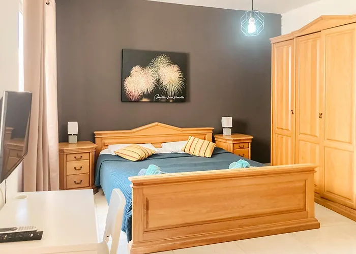 Xl - Sleeps 10 People