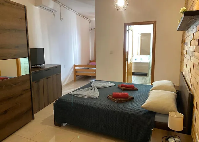 Xl - Sleeps 10 People * Pietà