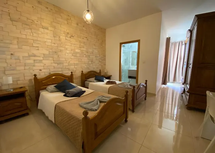 Apartment Xl - Sleeps 10 People Pieta